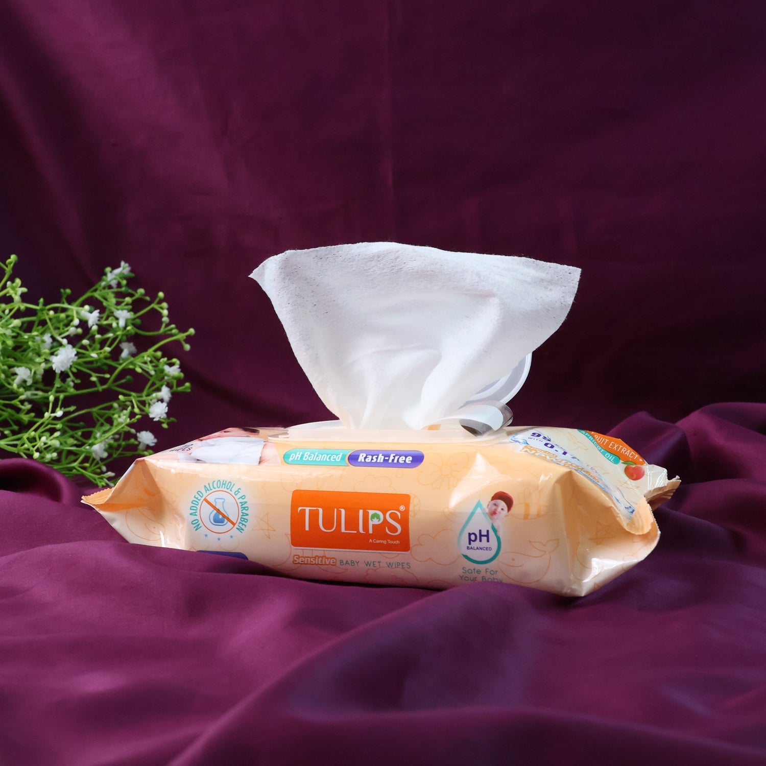 Fresh peach and apricot enriched baby wet wipes for sensitive skin