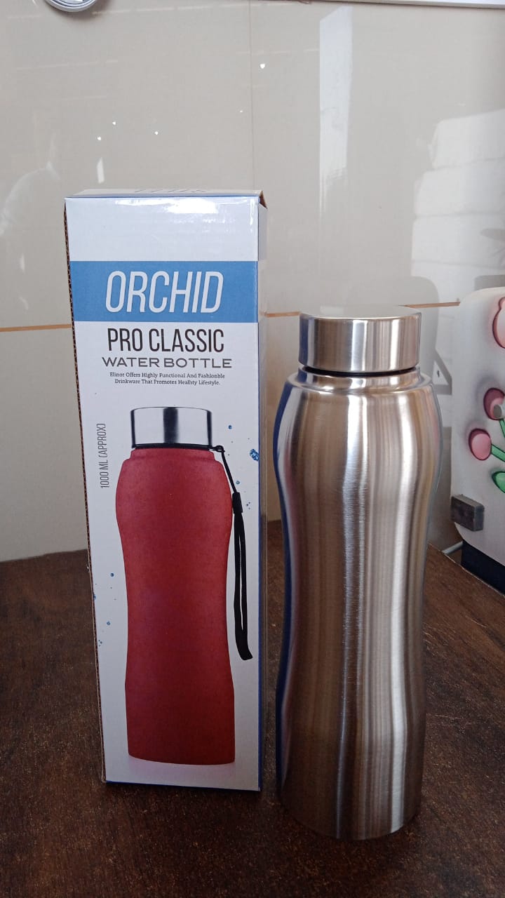 Ergonomically designed 1-liter stainless steel water bottle