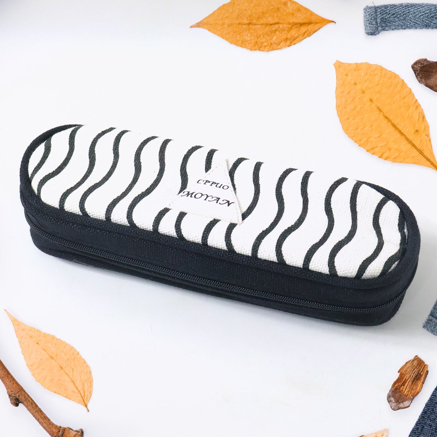 Durable fabric zipper pouch for stationery