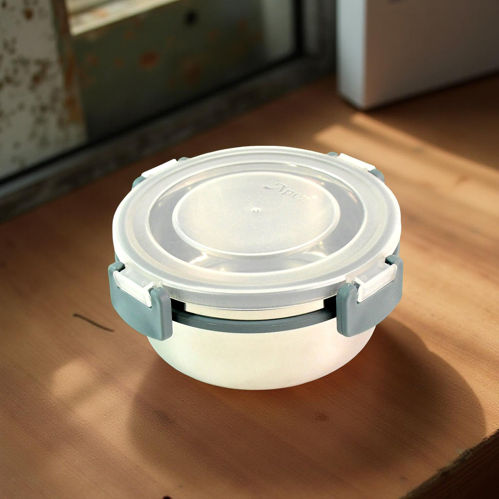 Airtight container displayed with fresh salad inside
