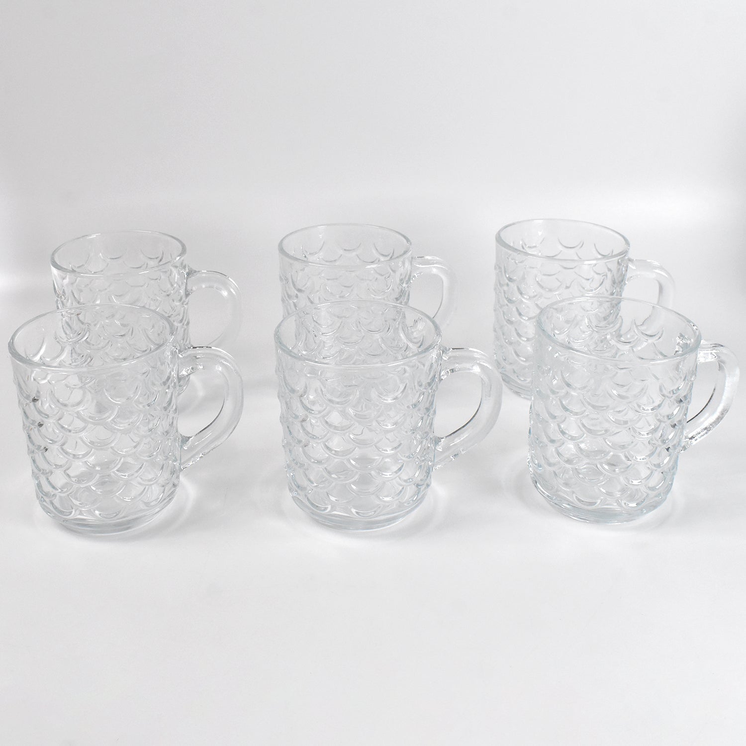 High-quality lead-free glass construction of the durable drinkware set.
