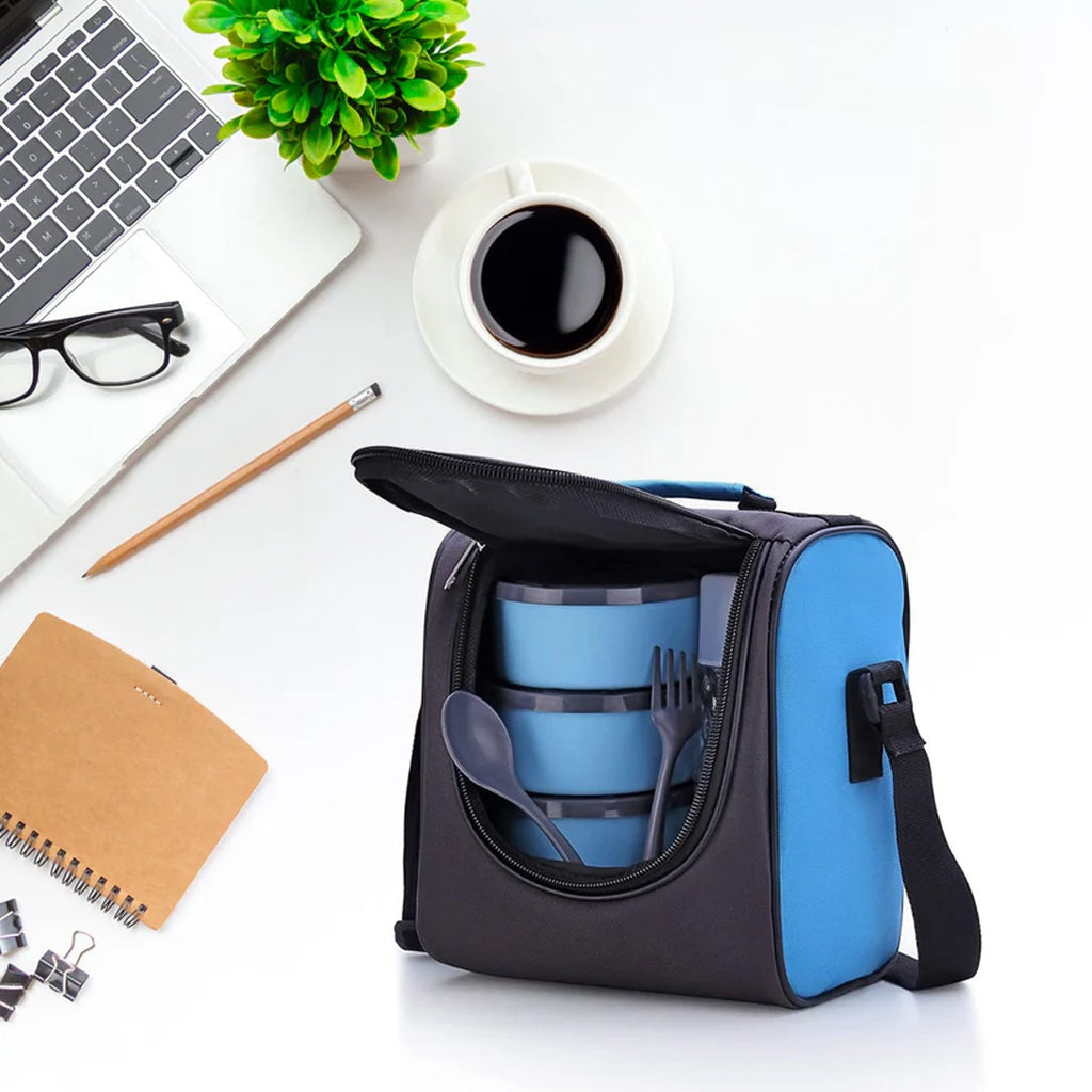 Student carrying the compact fabric bag of the Lunch Box Set.