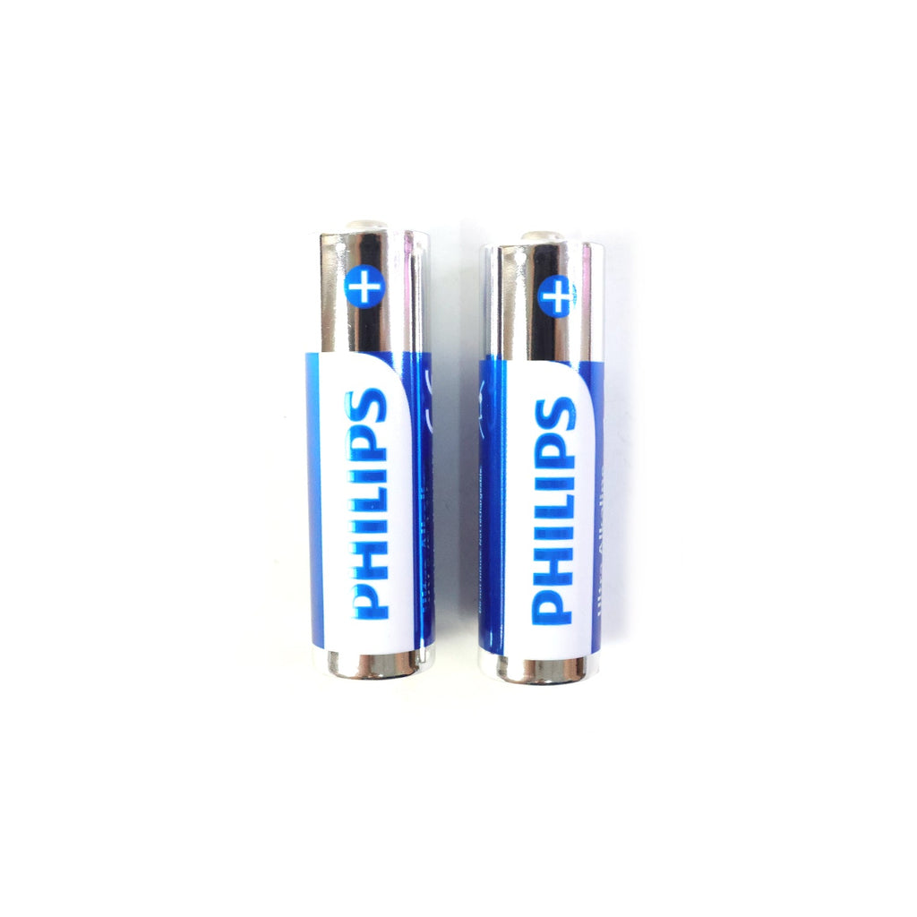 Pair of AA ultra alkaline batteries for everyday electronics