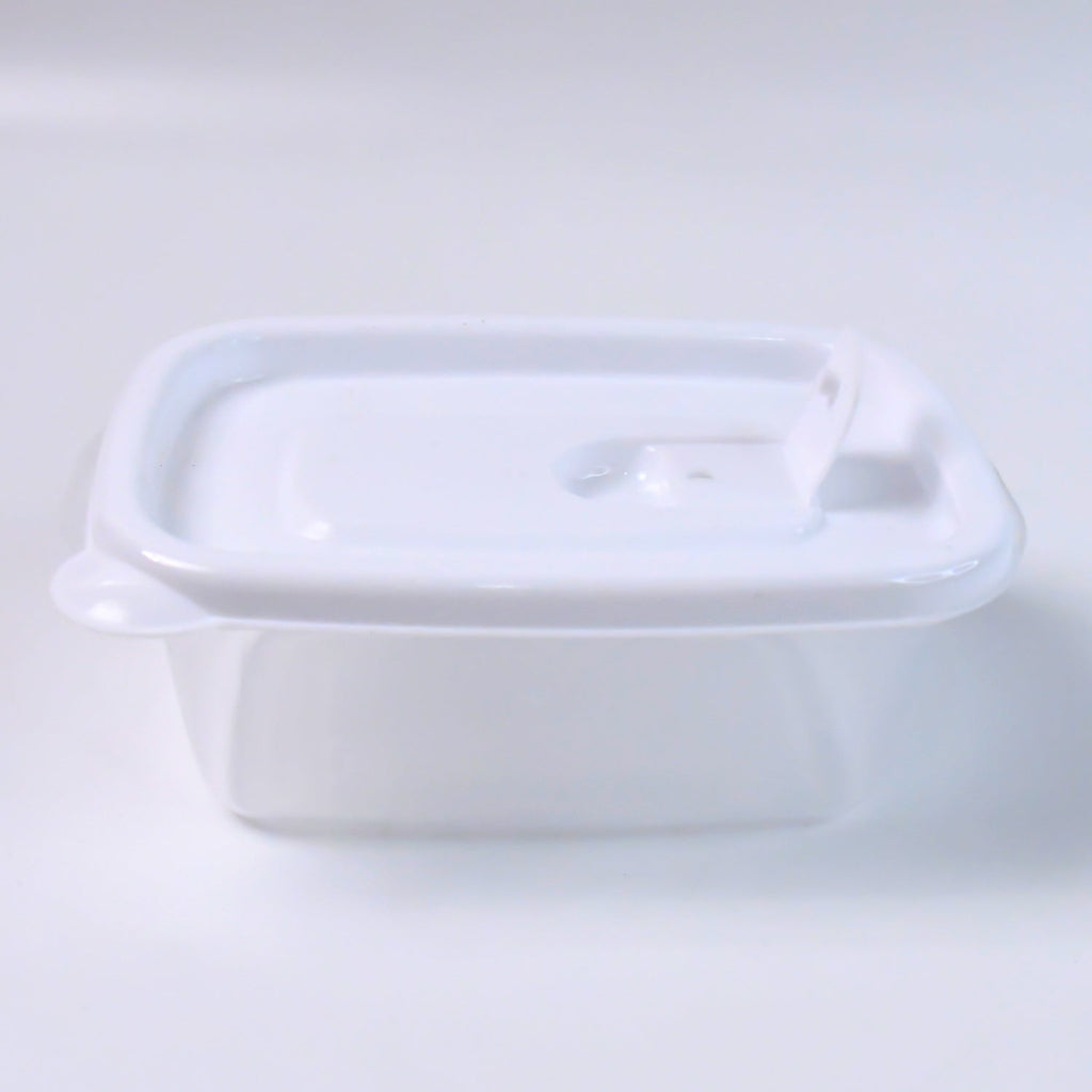 Microwave-safe BPA-free food container set with lids