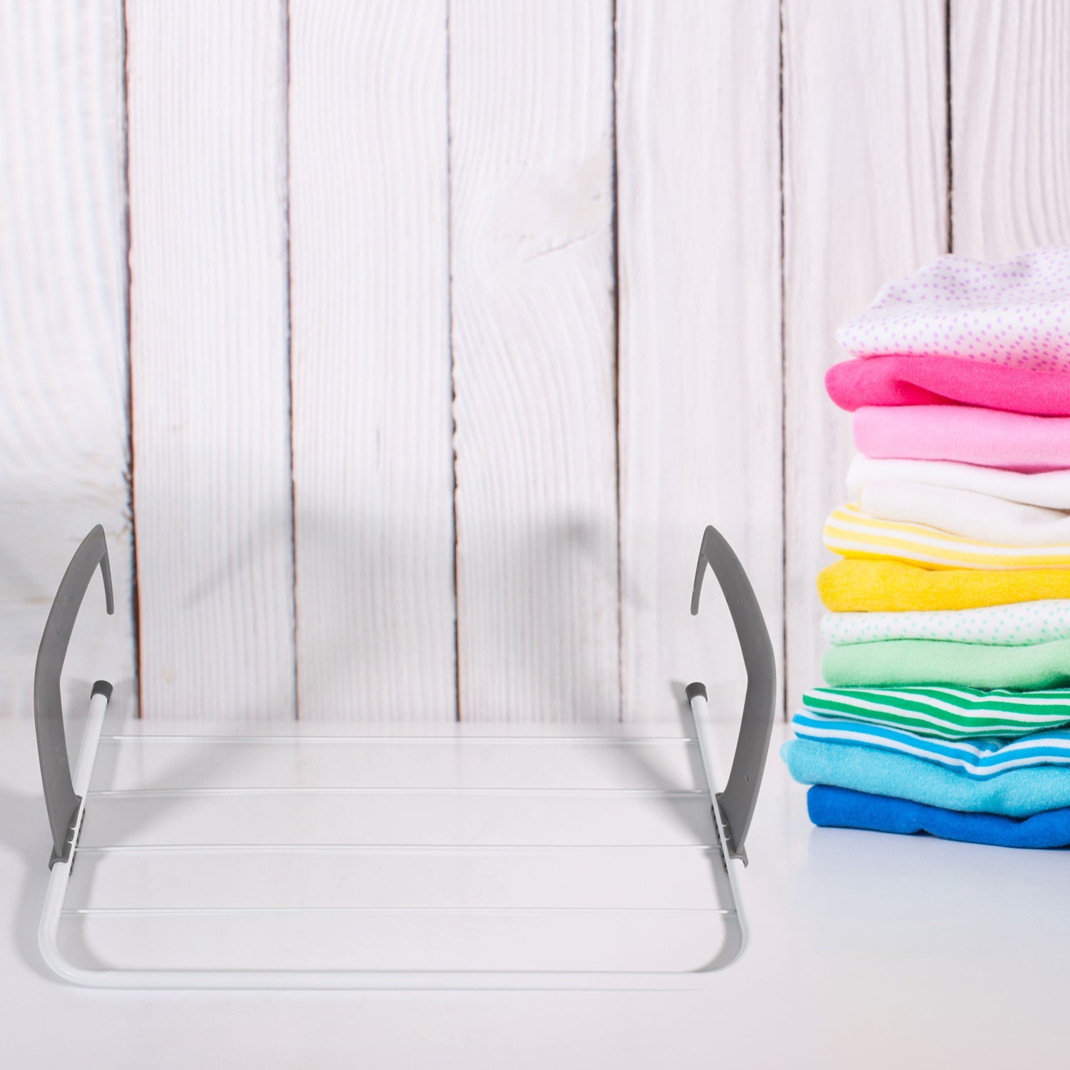 Lightweight and portable folding clothes drying rack, easy to move anywhere.