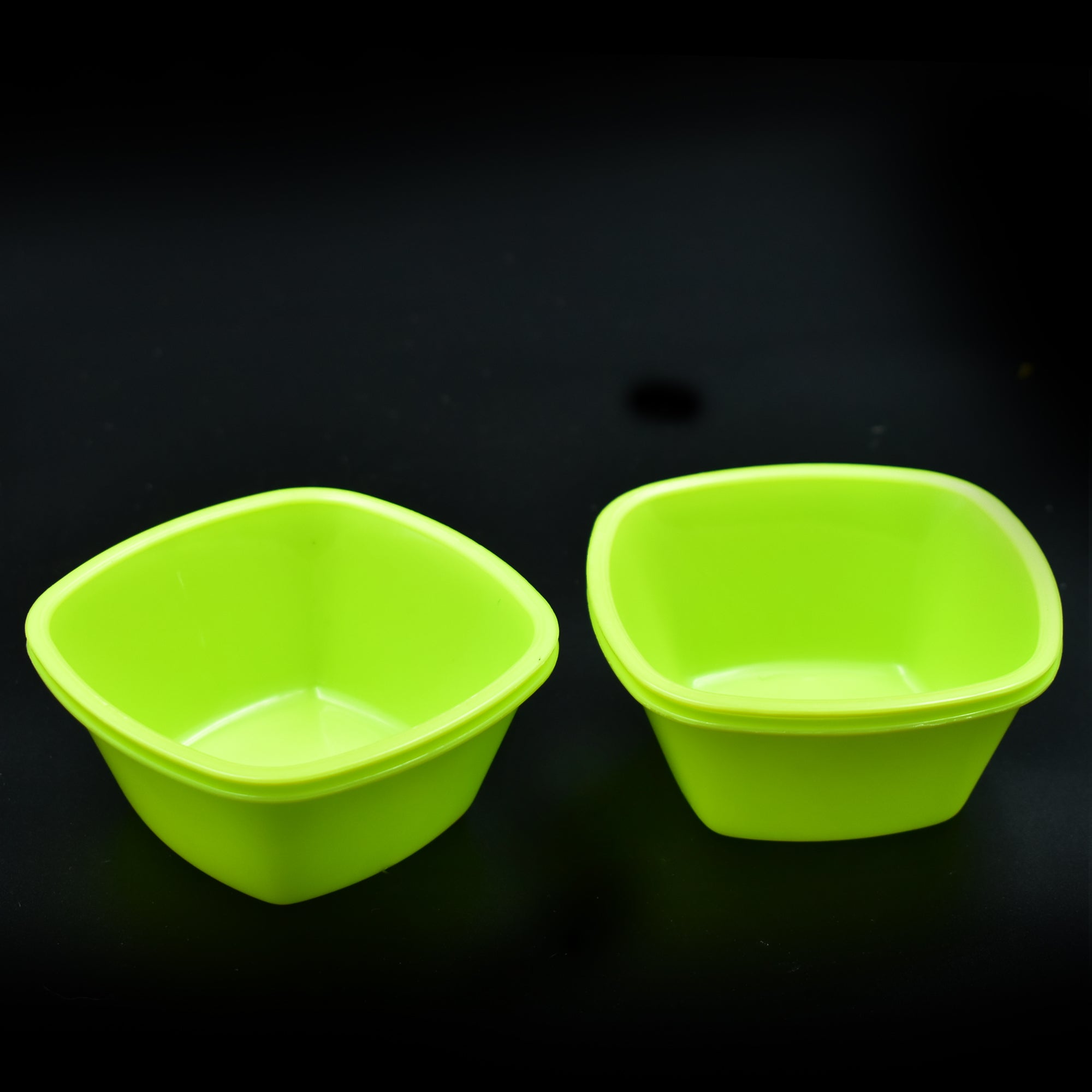 Overhead shot of the square plastic bowl set, emphasizing its compact size.
