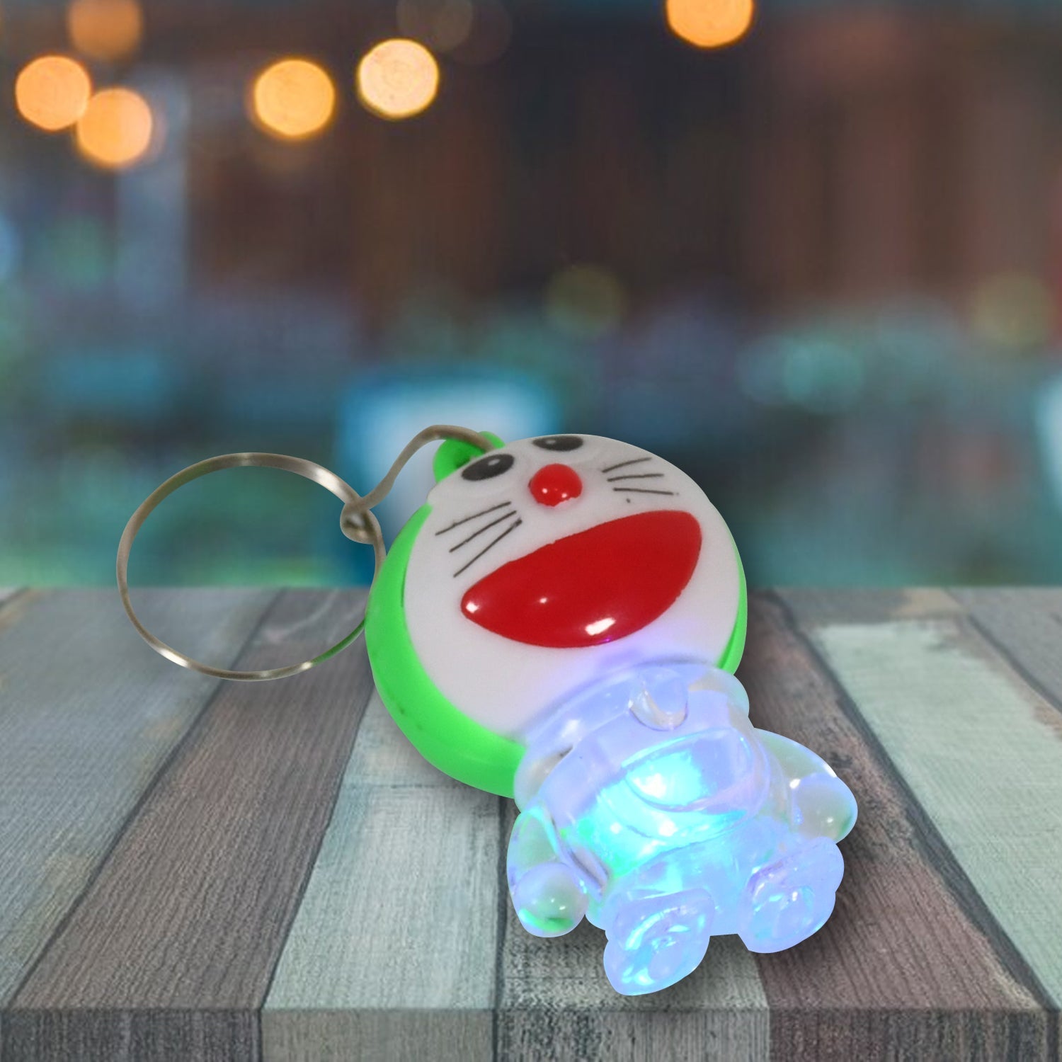Side profile of the two-colored Doremon keychain.
