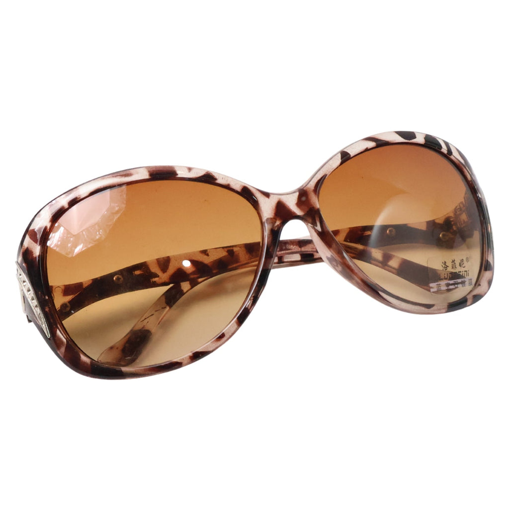 Unisex sunglasses perfect for driving and various outdoor activities, ensuring clear vision.