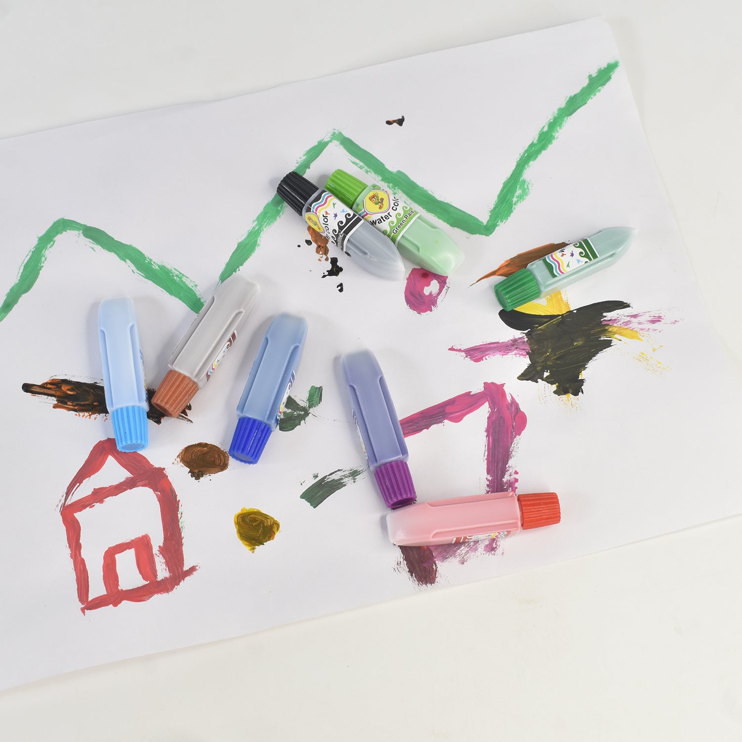 Mixing palette included in the watercolour kit for kids