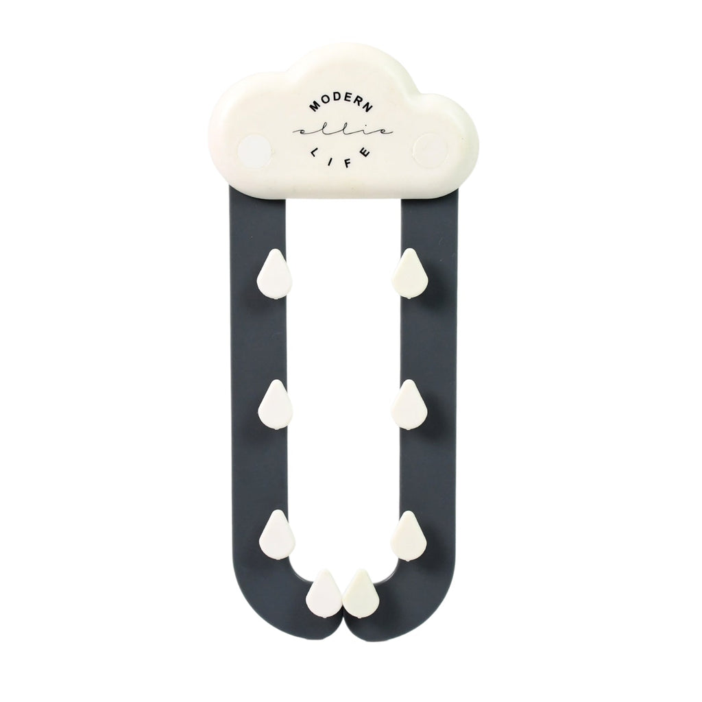 Side profile of the space-saving triangle kitchen sink filter.