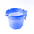 Unbreakable plastic bath mug with spill-free pour spout for controlled water flow
