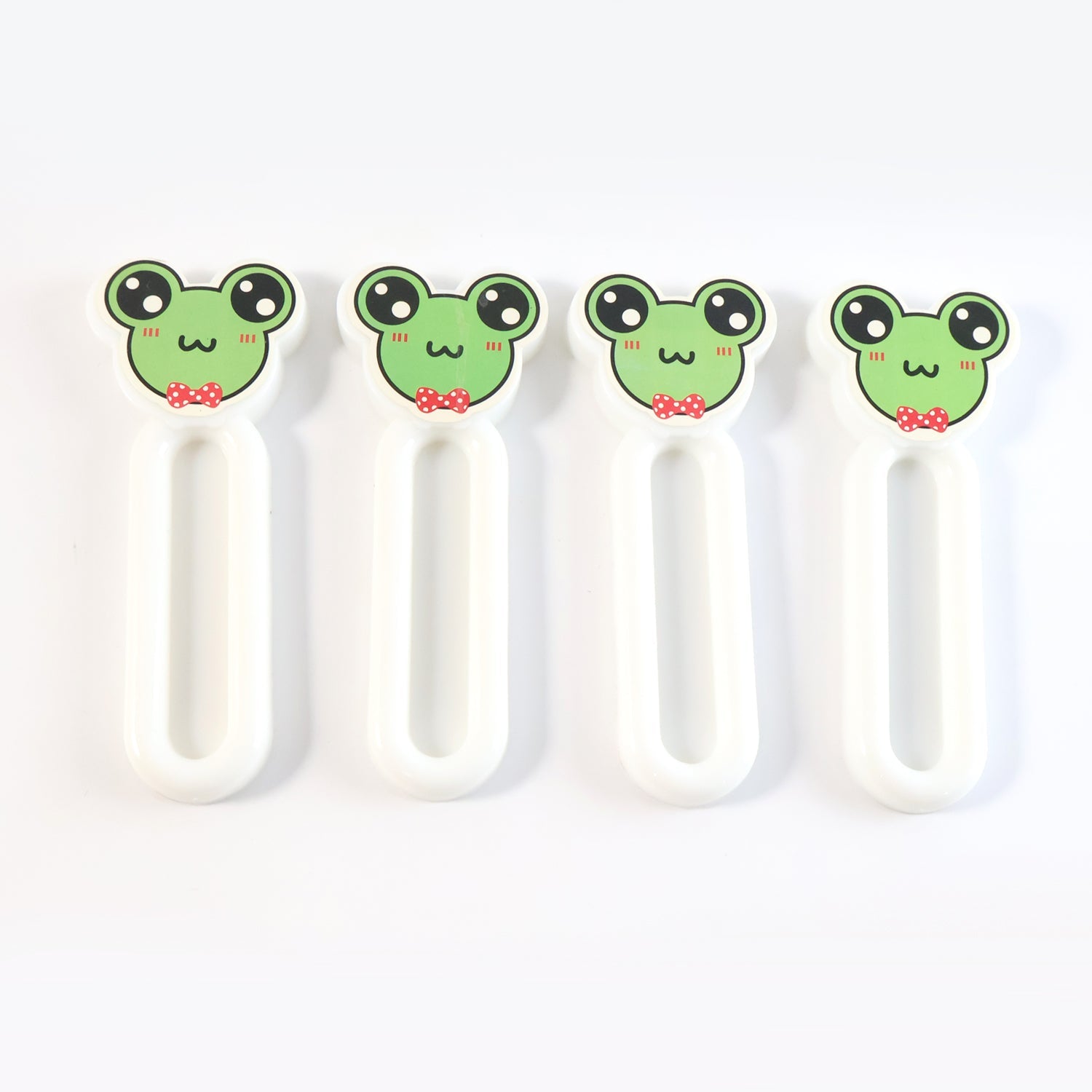 Self stick push pull helper pull knob mounted on wardrobe sliding door