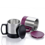 Close-up of the secure, spill-proof lid with a silicone seal on the stainless steel mug.