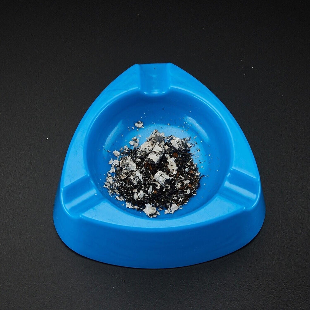 Compact plastic ashtray suitable for indoor and outdoor smoke disposal