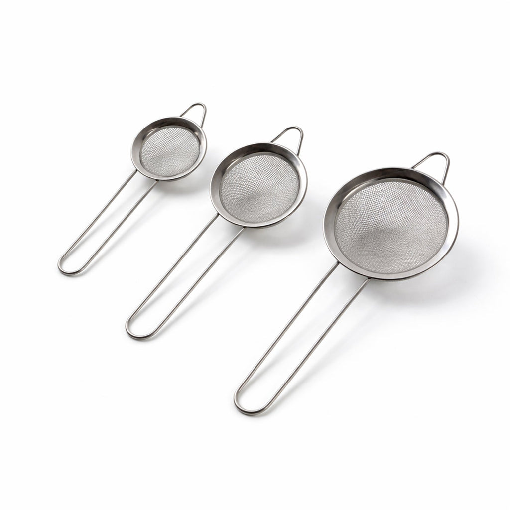 Single stainless steel tea strainer with long handle