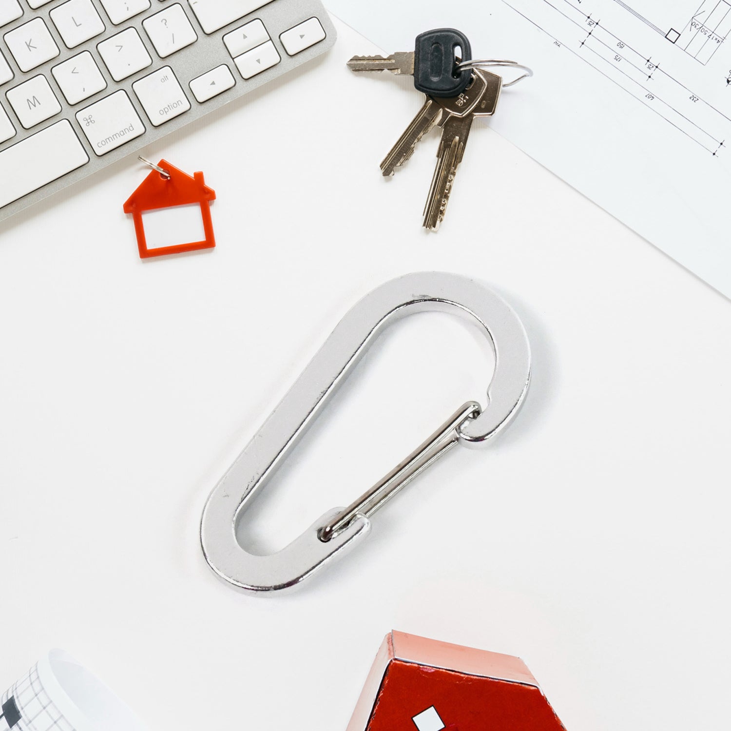Small snap hook clasp in steel attached to keychain loop