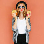 Mess-free eating with the silicone burger bun shell, catching crumbs.
