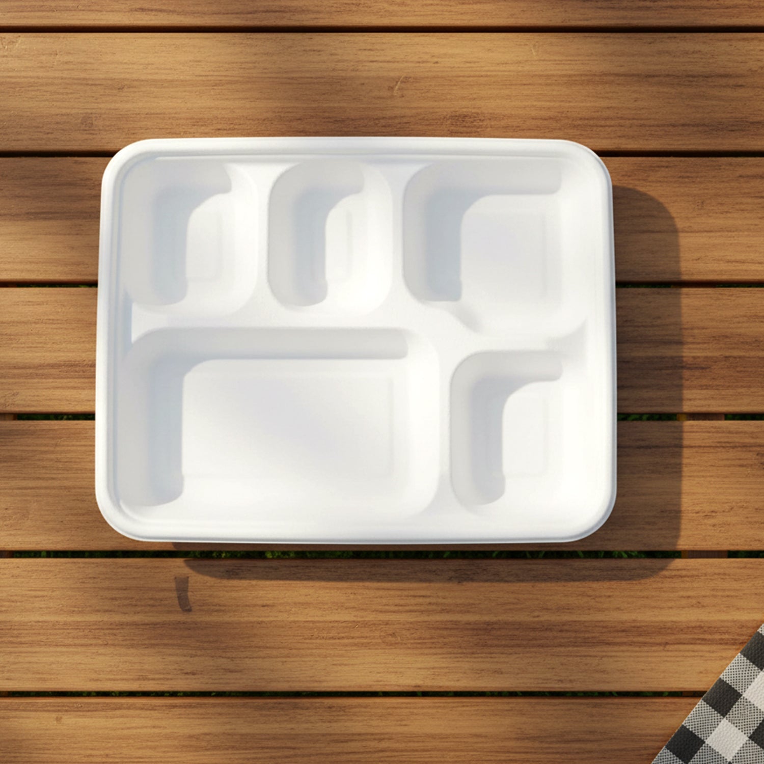 Leak-resistant compartments of eco-friendly sugarcane fiber meal tray
