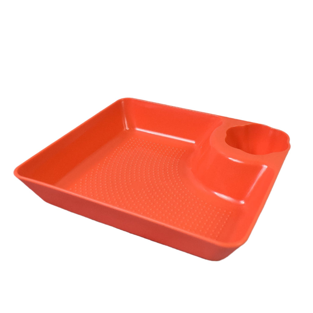 Elegant serveware with integrated sauce compartment, perfect for parties