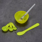 Practical and lightweight facial mask bowl set for daily use.