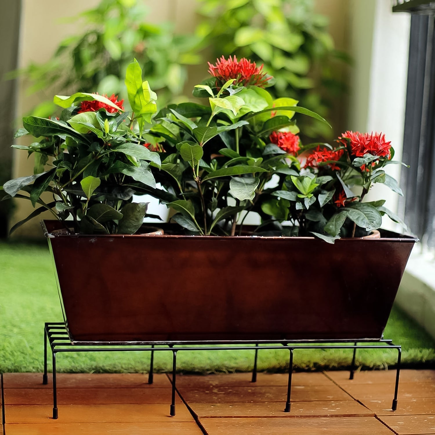 Giftoiza metal rectangle flower plant stand showcasing flowers indoors