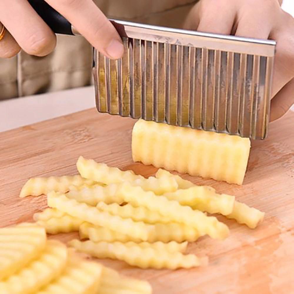 Alternative angle view of the Quickslice Stainless Steel Crinkle Cutter Knife