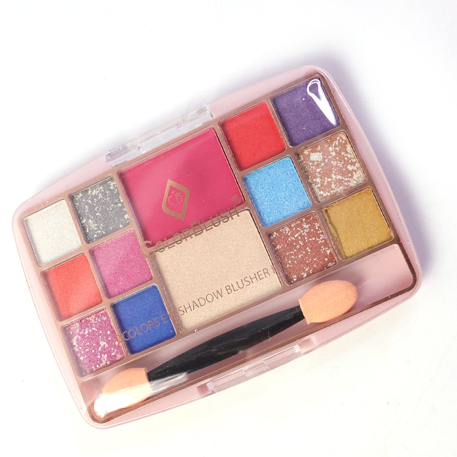 Portable eyeshadow compact with secure transparent lid for travel use