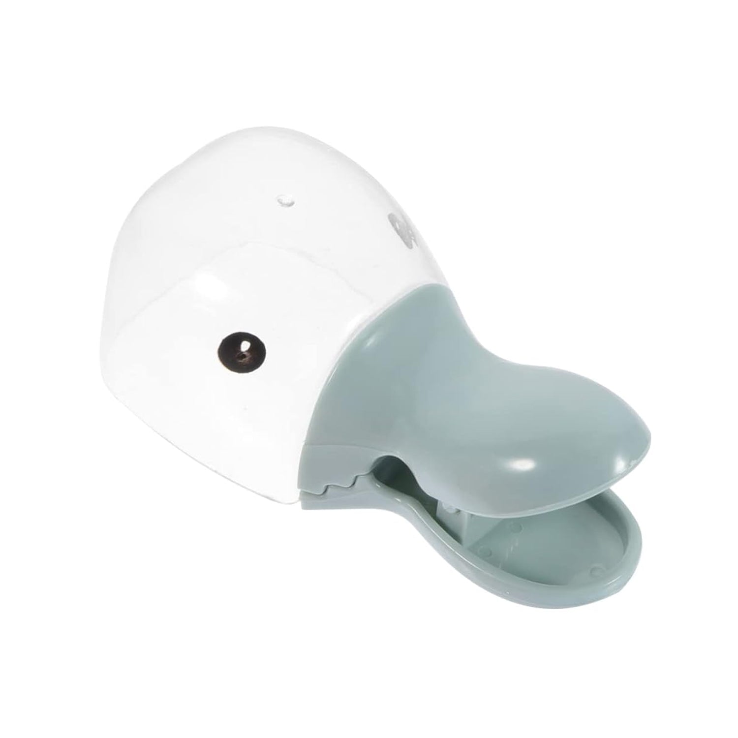 Measuring dry pet food using pet food scoop and bag clip