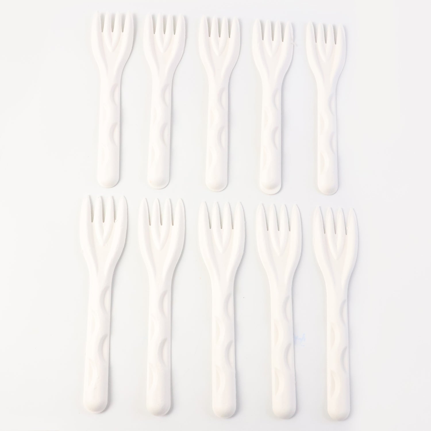 Compostable bagasse forks for picnic and party use, eco-friendly alternative