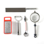 Ergonomic handles detail on the kitchen tools included in the set