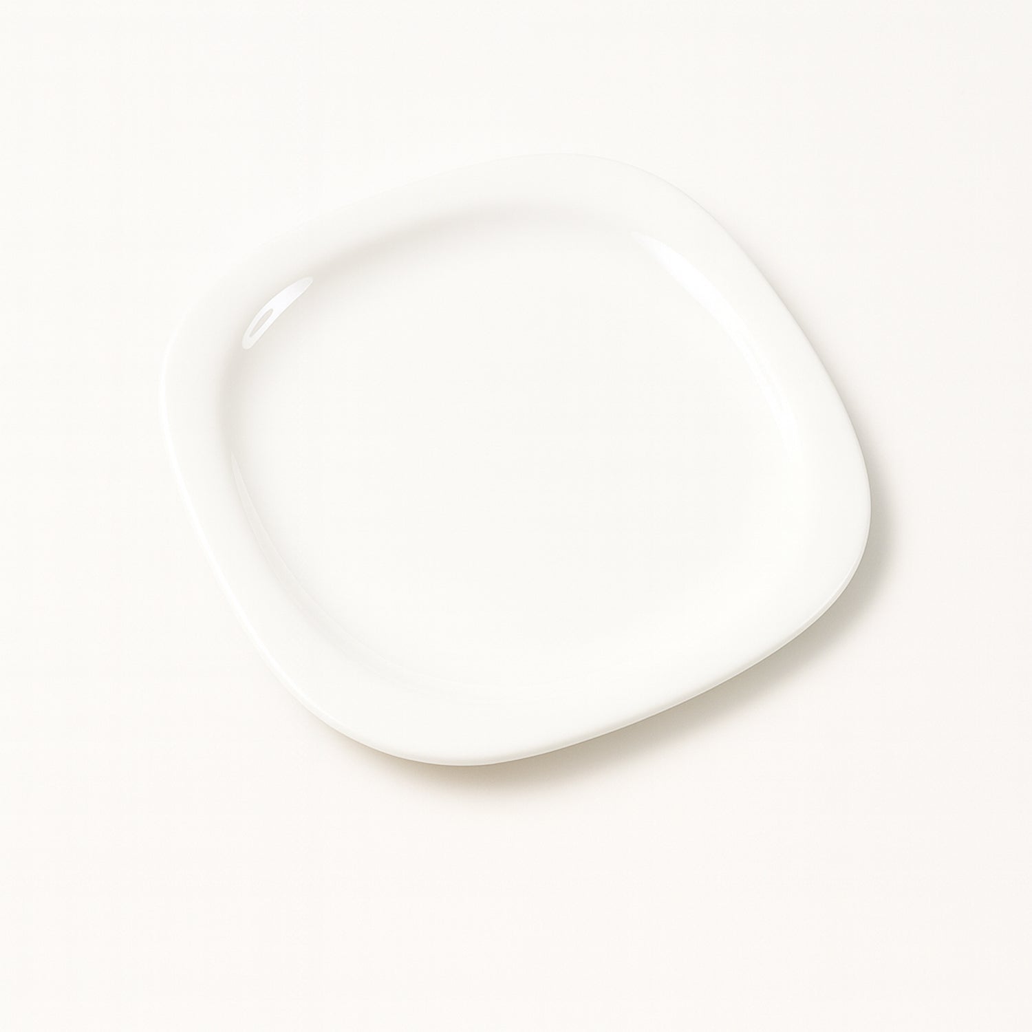 Set of lightweight break-resistant plastic square plates in white