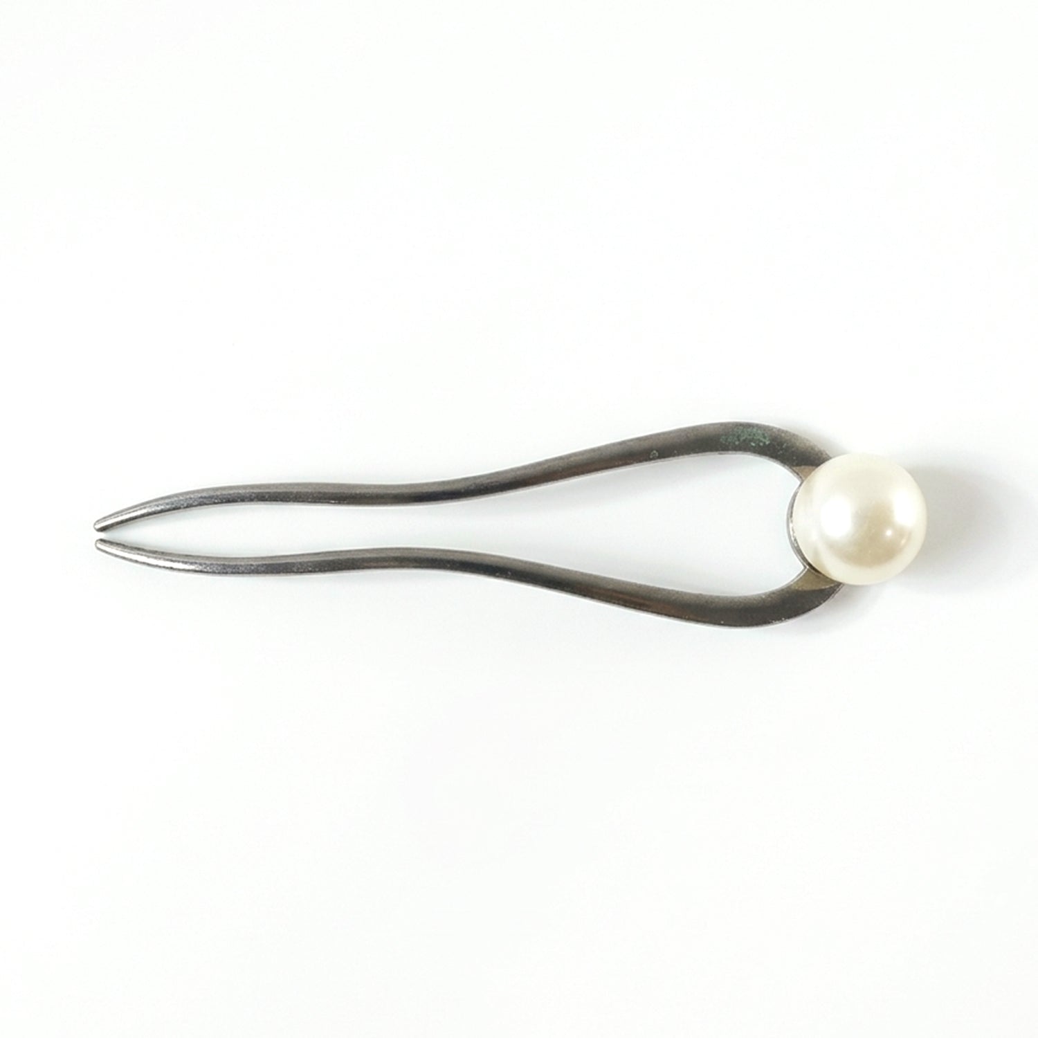 Close-up of pearl hair pin detail