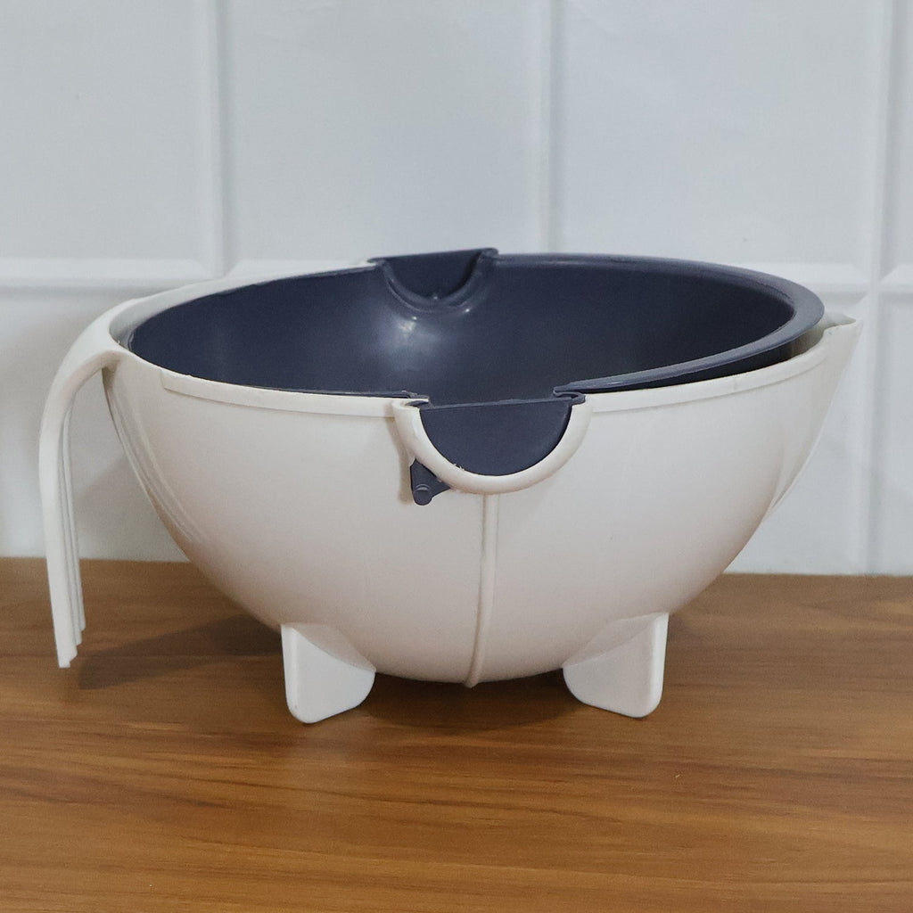 Strainer bowl for rinsing fruits and vegetables