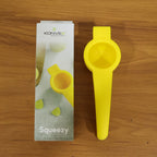 Handheld lemon juice extractor device for fresh citrus