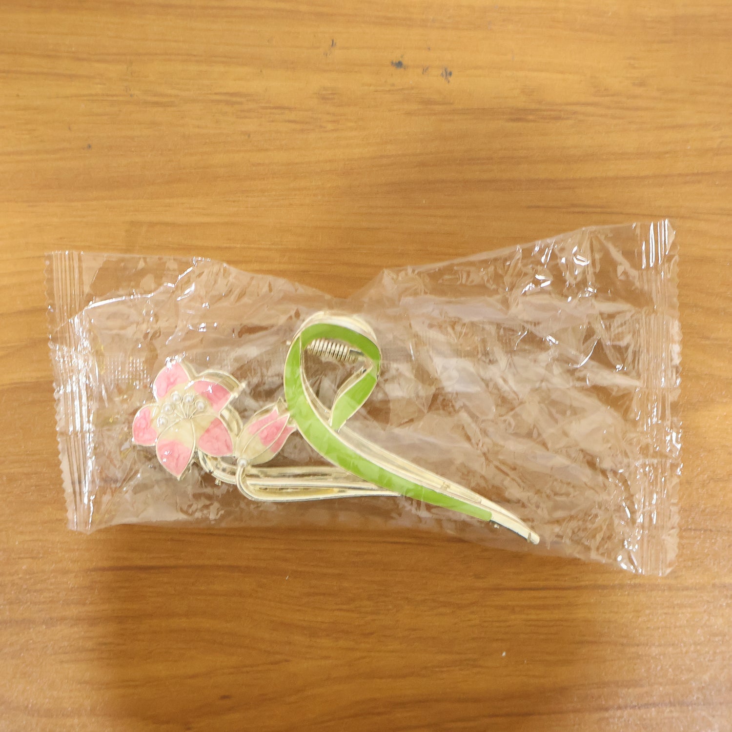 Durable and lightweight floral hair claw clip