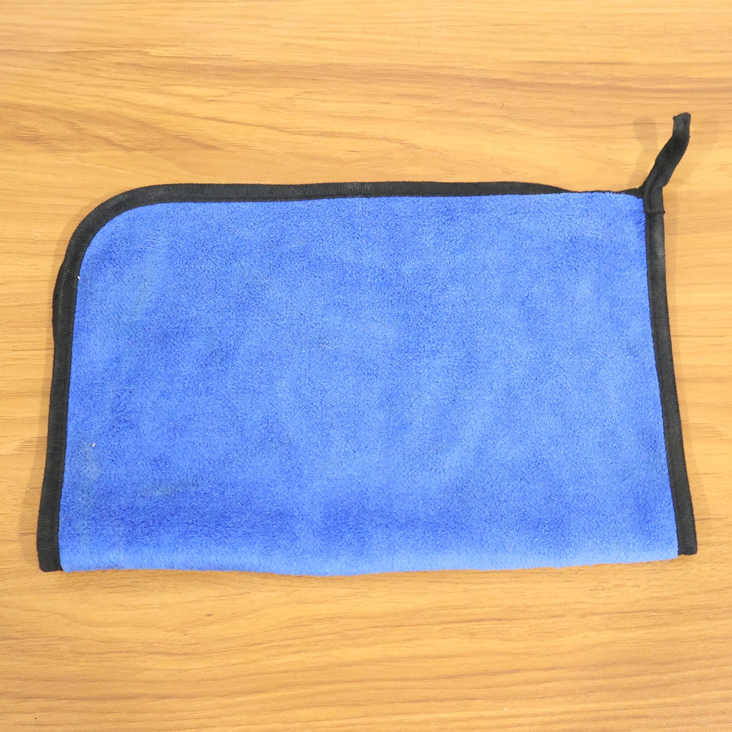 Close-up fabric view illustrating premium quality microfiber cleaning cloth
