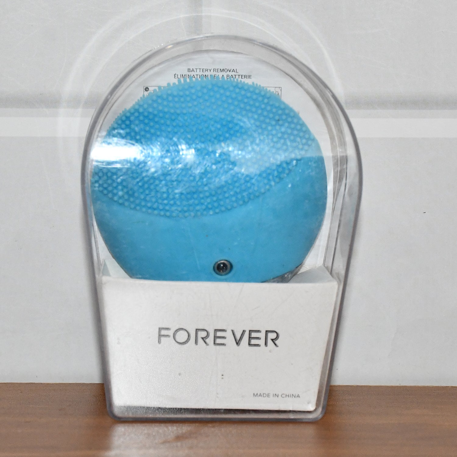 Facial cleansing brush ready for use on all skin types