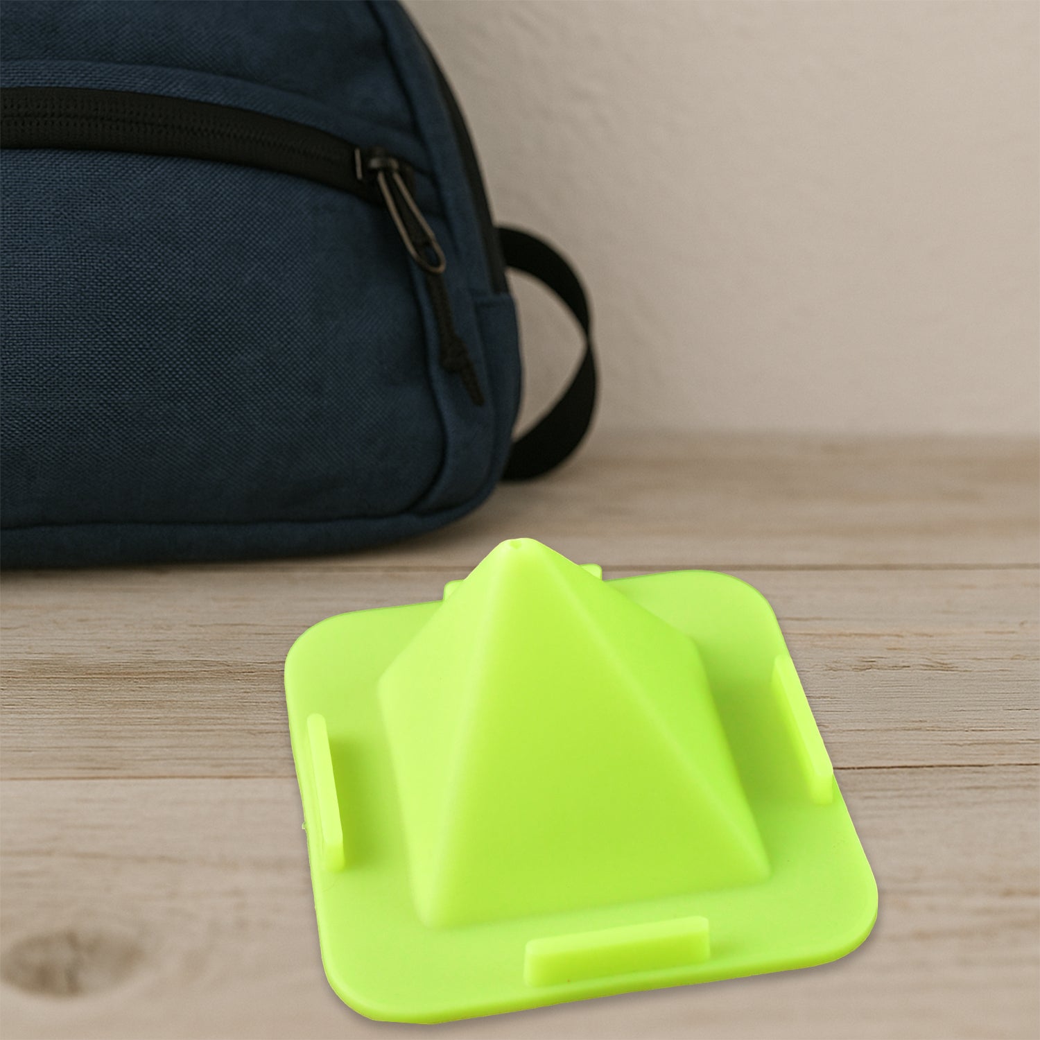 Ergonomic pyramid mobile stand enhancing viewing angles on table