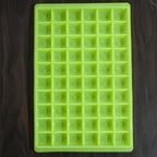 Refreshing drinks with perfectly formed ice cubes made from the 60-cavity ice maker.