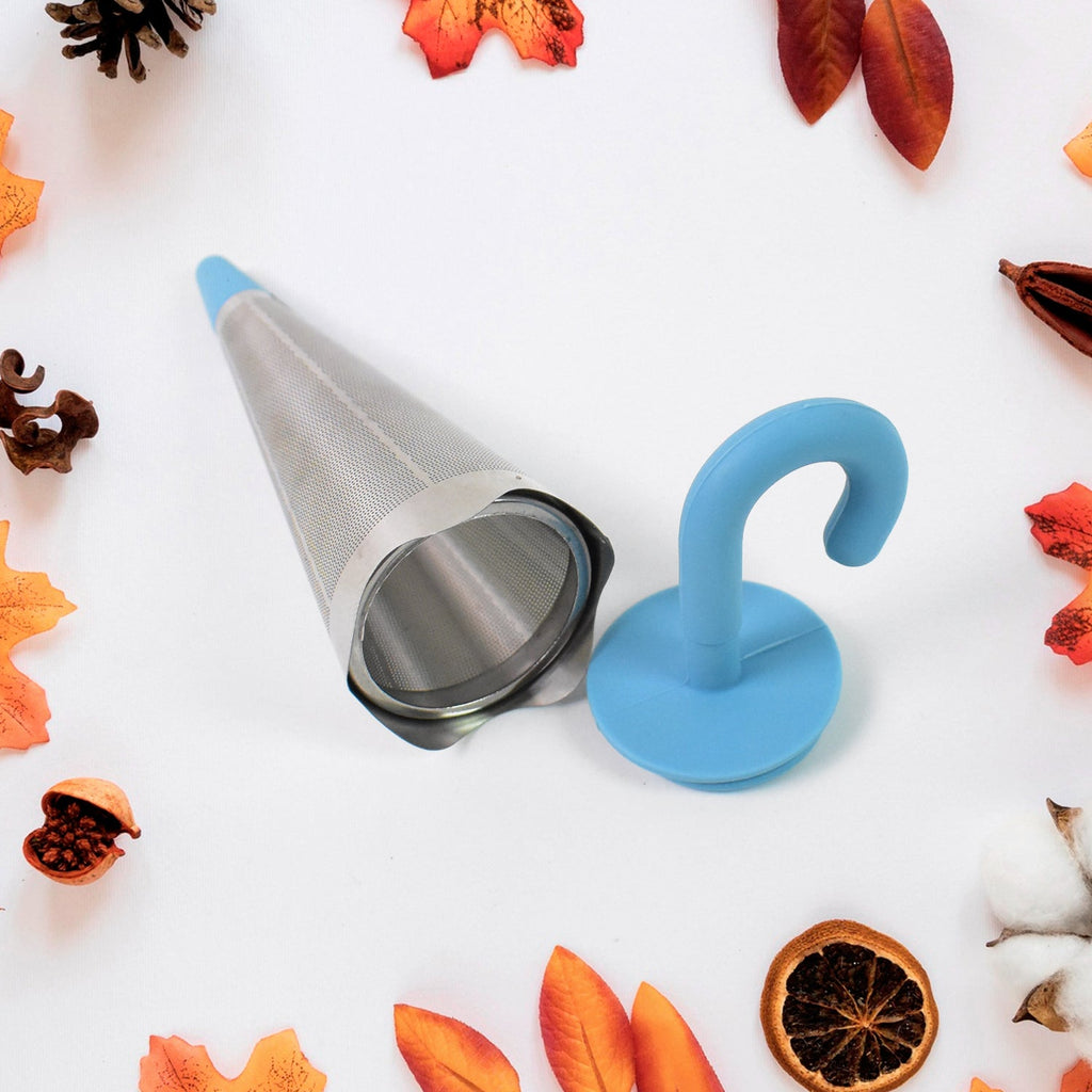 Close-up of the food-grade silicone umbrella tea strainer's fine mesh filter.