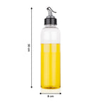Detailed view of the 1-litre oil dispenser with lid, ensuring mess-free pouring.