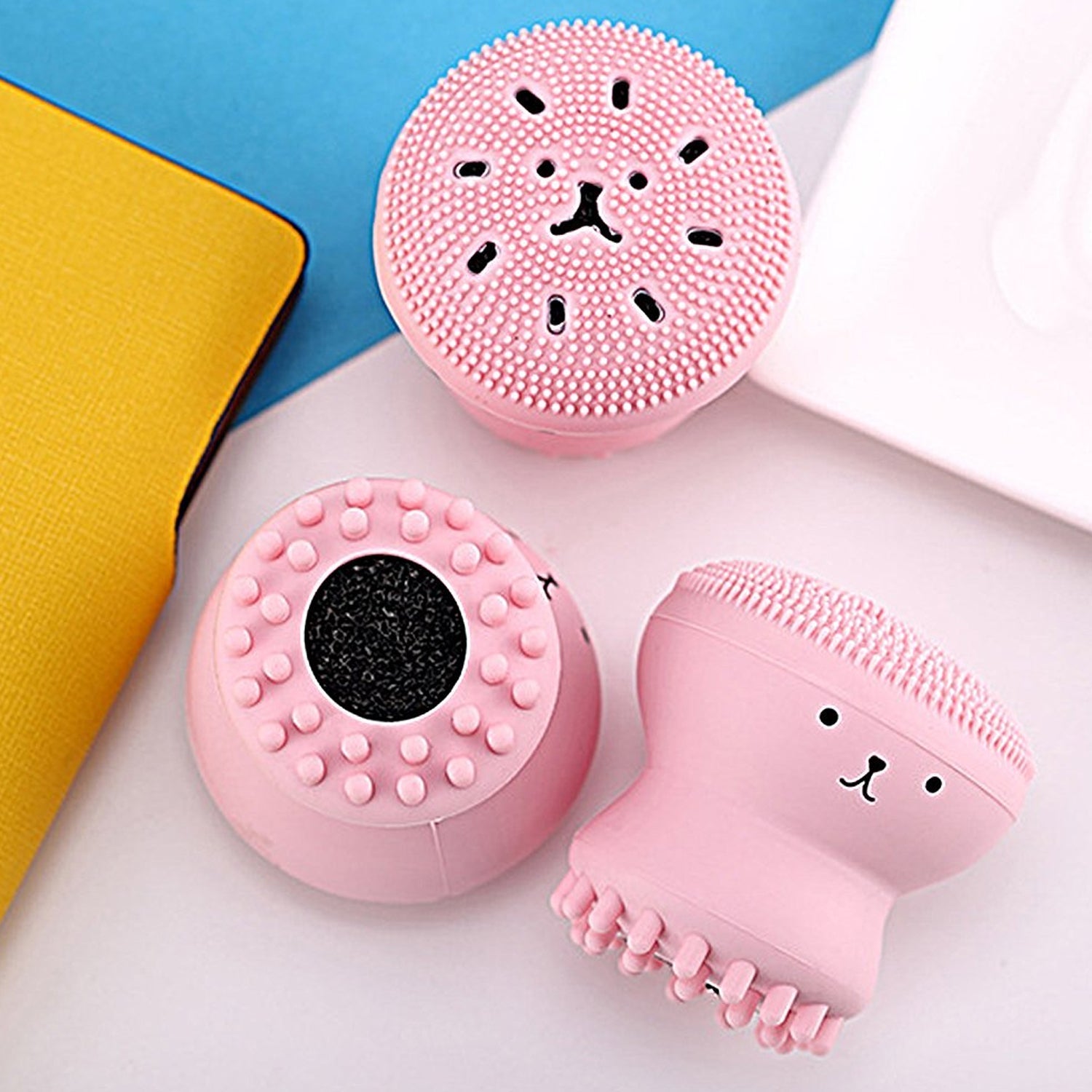 Octopus silicone cleanser demonstrating rich foam generation with built-in cotton.