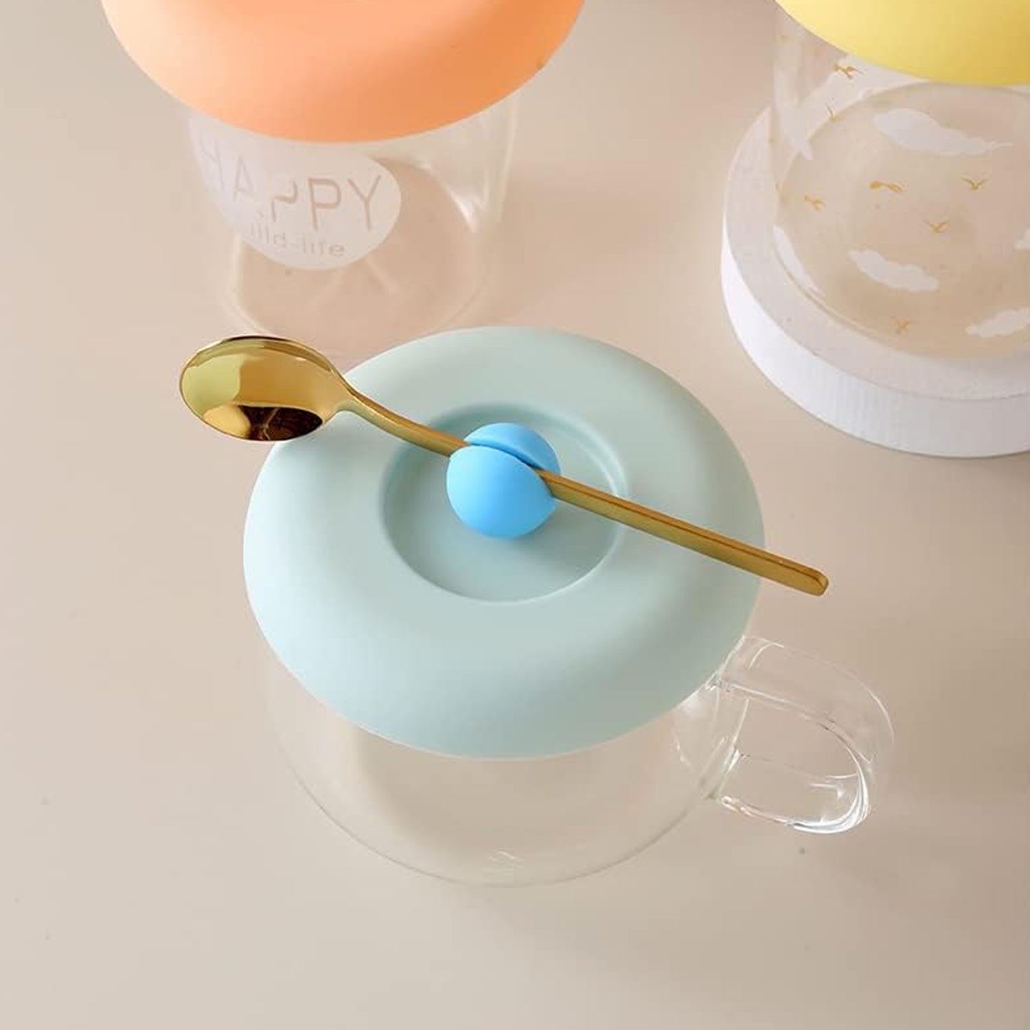 Side view of the versatile Silicone Cup Lid, ensuring drinks stay fresh and free from contaminants.