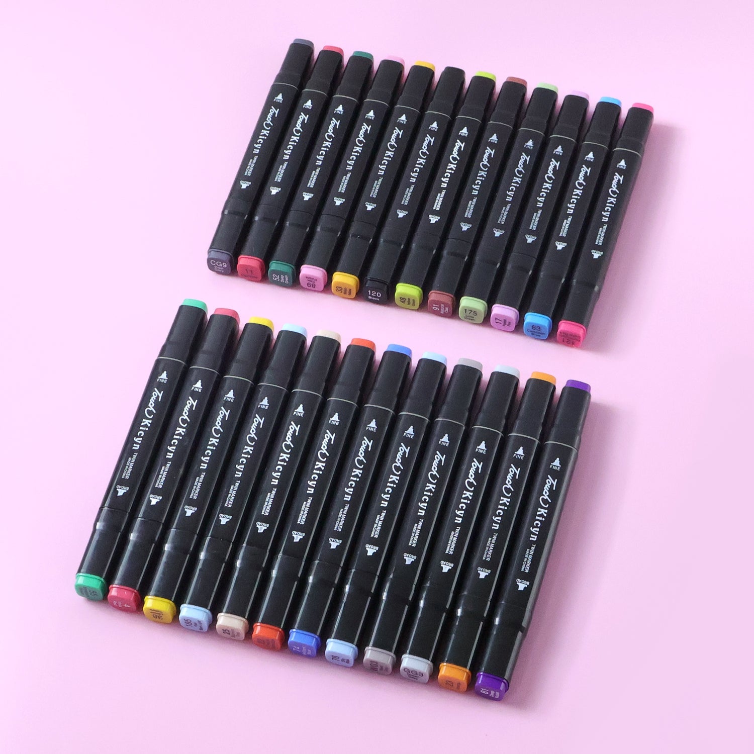 Portable sketch marker set with carrying pouch for artists