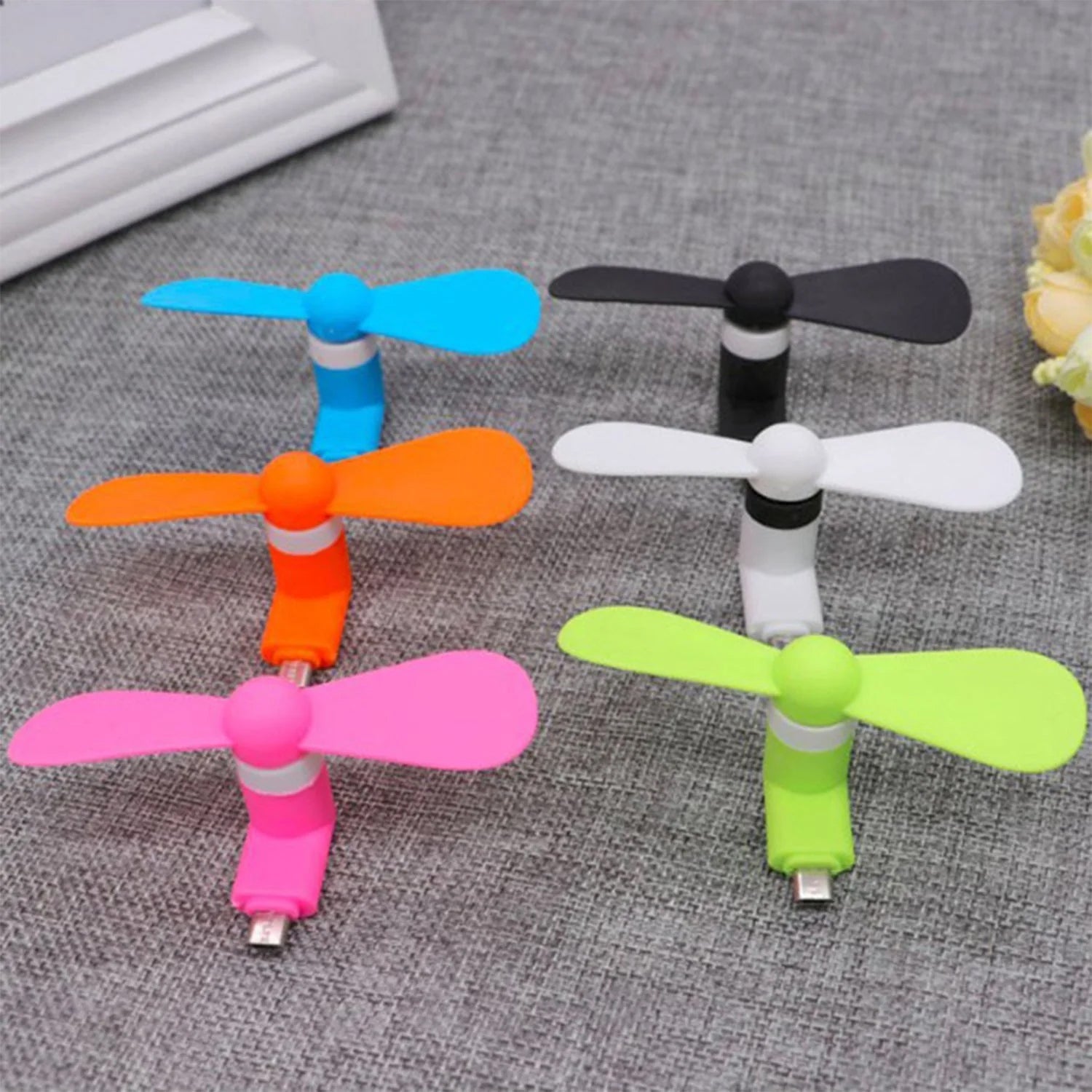 Compact USB gadget combo featuring LED light and mini fan