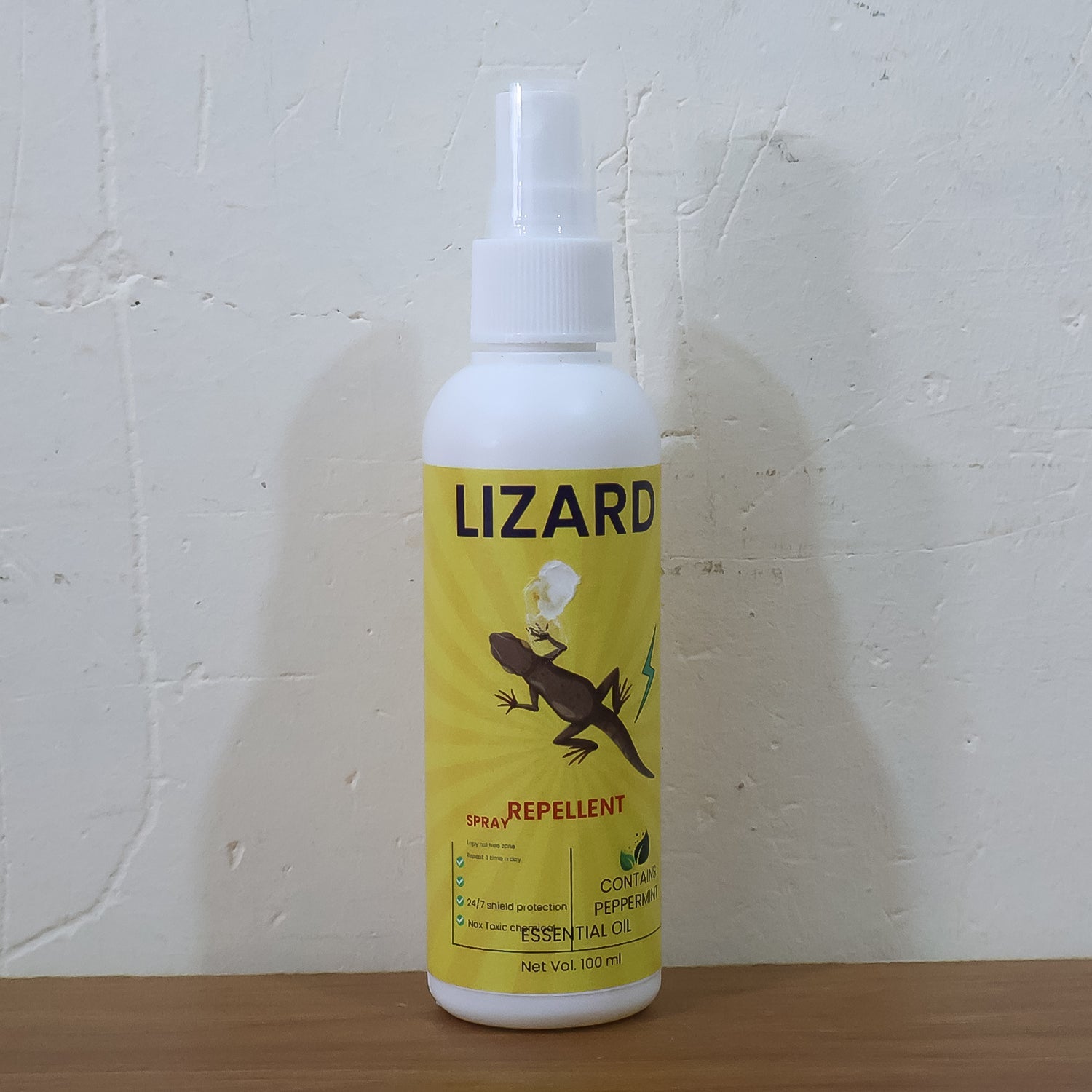 Lizard repellent spray highlighting herbal essential oil ingredients