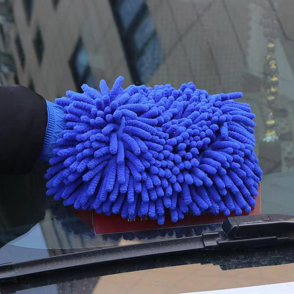 Close-up of the soft chenille microfiber texture on the wash mitt.