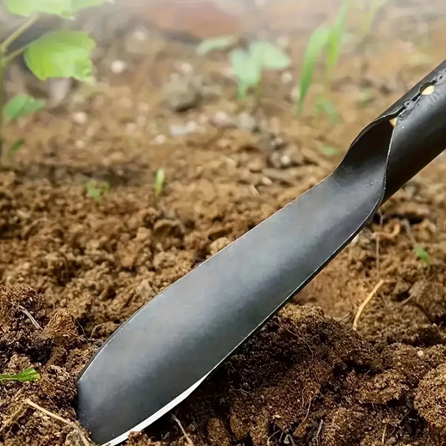 Smooth ergonomic wooden handle of the heavy duty gardening trowel