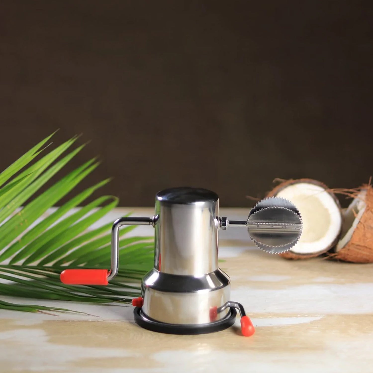 Compact kitchen coconut scraping tool with anti-slip vacuum base