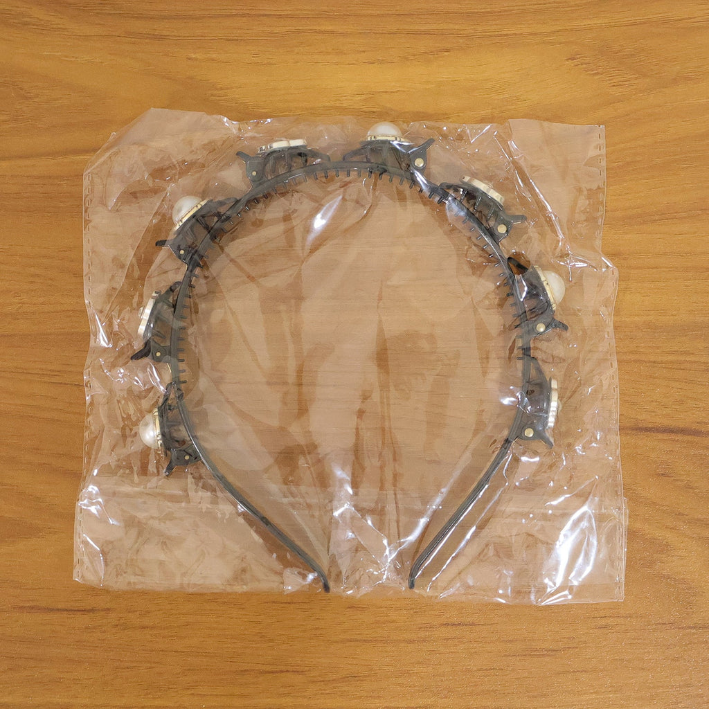 Versatile pearl hair accessory for casual and party wear